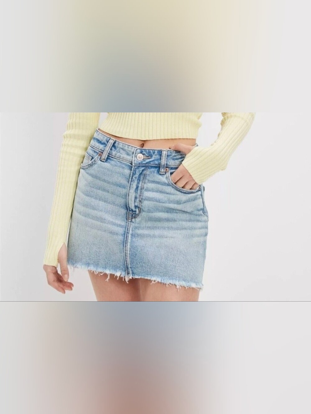 American Eagle High Waisted Mini 90s Denim Ligh Wash Skirt Size 8
